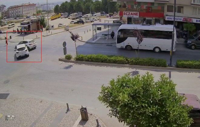 Antalya’da Göz Göre Göre Gelen Kaza Kamerada