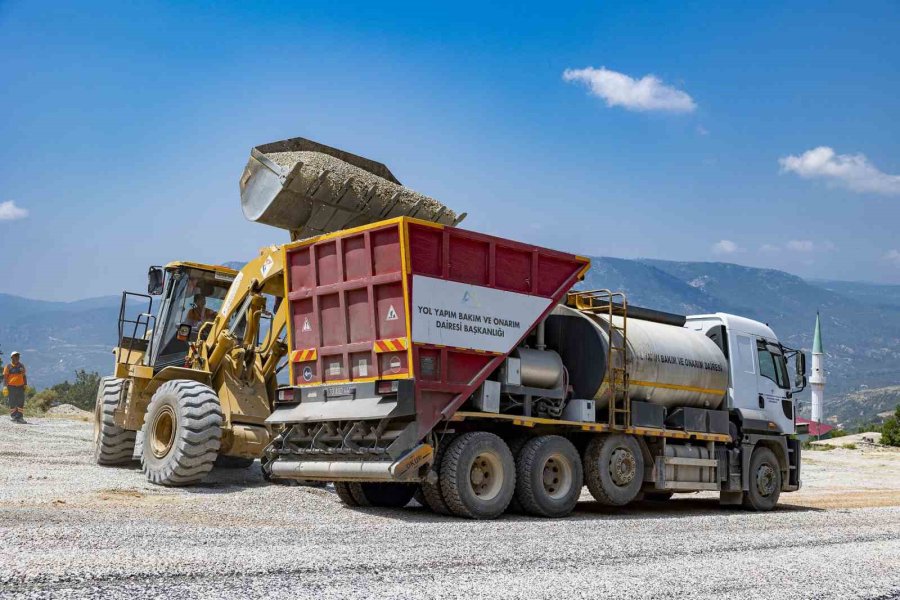 Mersin’de 5 Mahalleyi Birbirine Bağlayan Yolda 2. Etap Tamamlandı