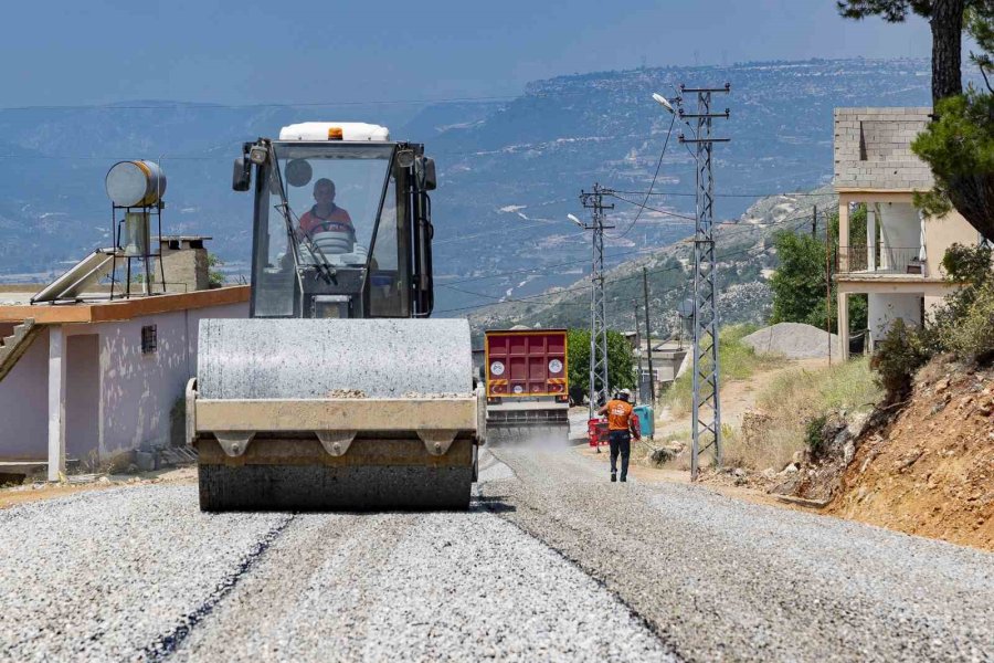 Mersin’de 5 Mahalleyi Birbirine Bağlayan Yolda 2. Etap Tamamlandı
