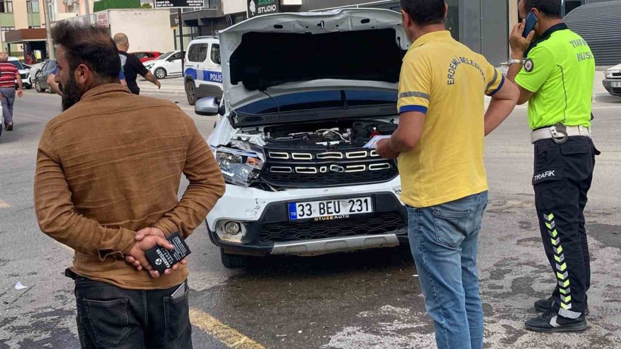Mersin’de Araçların Karıştığı Kazada 2 Yaralı