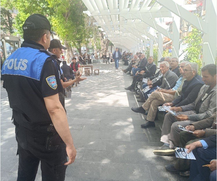 Niğde Polisi Dolandırıcılara Karşı Vatandaşları Uyardı