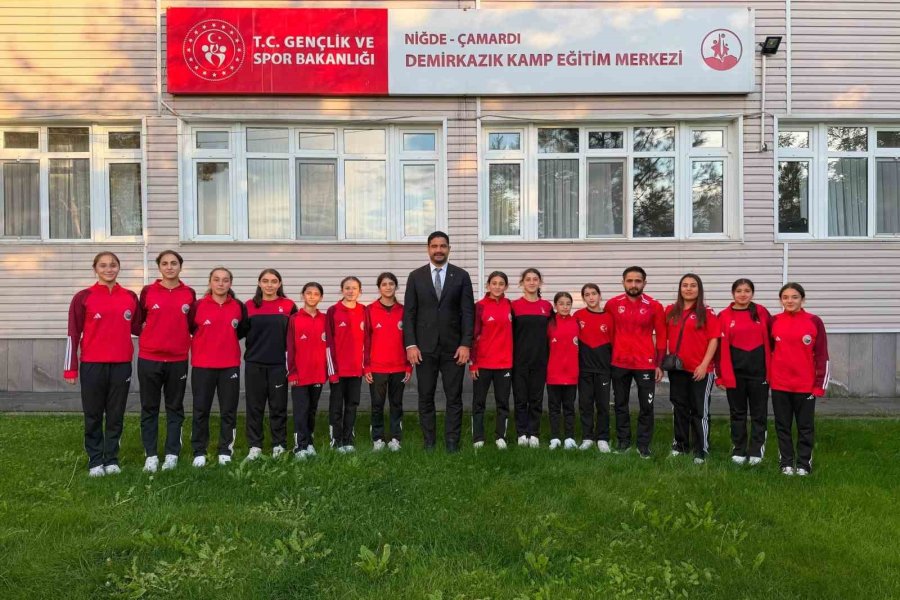 Türkiye Güreş Federasyonu Başkanı Taha Akgül Niğde’de