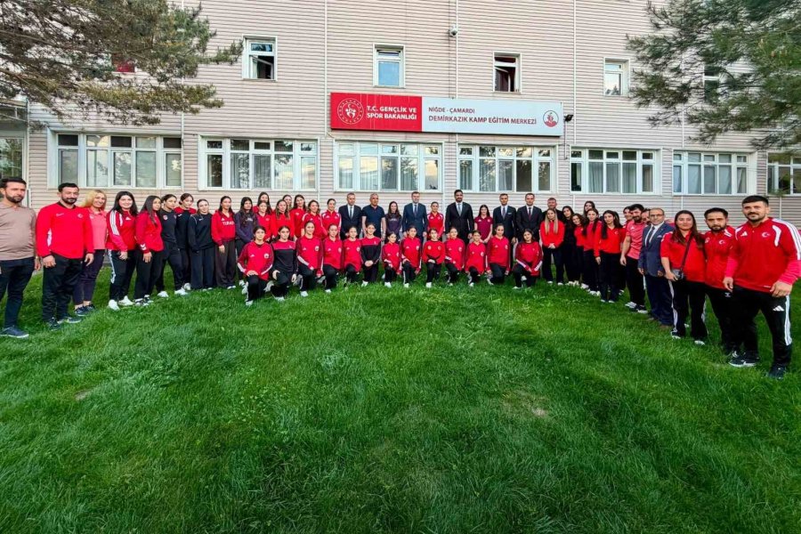 Türkiye Güreş Federasyonu Başkanı Taha Akgül Niğde’de