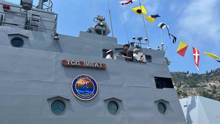 Alanya Limanı’nda Savaş Gemilerine Yoğun İlgi