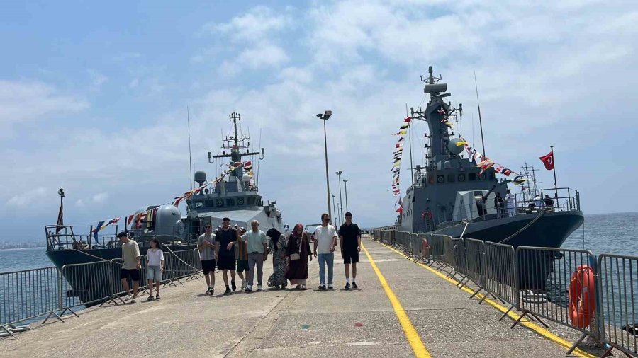 Alanya Limanı’nda Savaş Gemilerine Yoğun İlgi