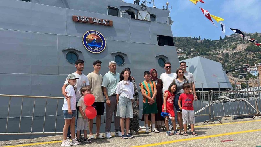 Alanya Limanı’nda Savaş Gemilerine Yoğun İlgi