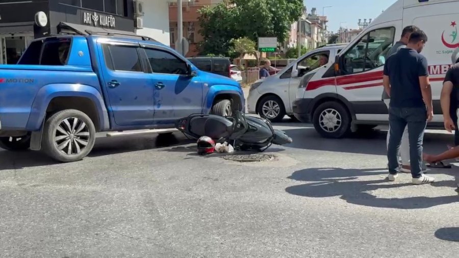 Kamyonet İle Motosiklet Çarpıştı:1 Yaralı