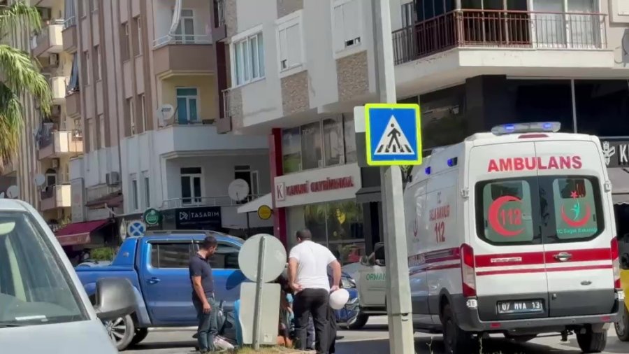 Kamyonet İle Motosiklet Çarpıştı:1 Yaralı