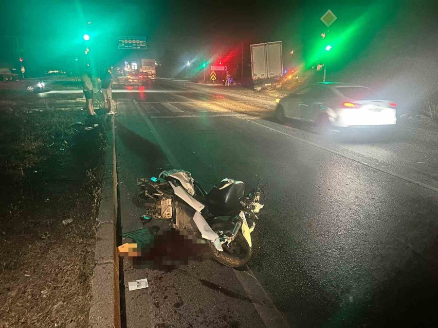 Kamyona Arkadan Çarpan Motosiklet Sürücüsü Hayatını Kaybetti