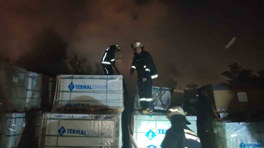 Seramik Parçaları Satılan İş Yerinde Yangın