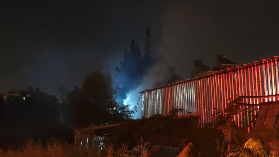 Seramik Parçaları Satılan İş Yerinde Yangın