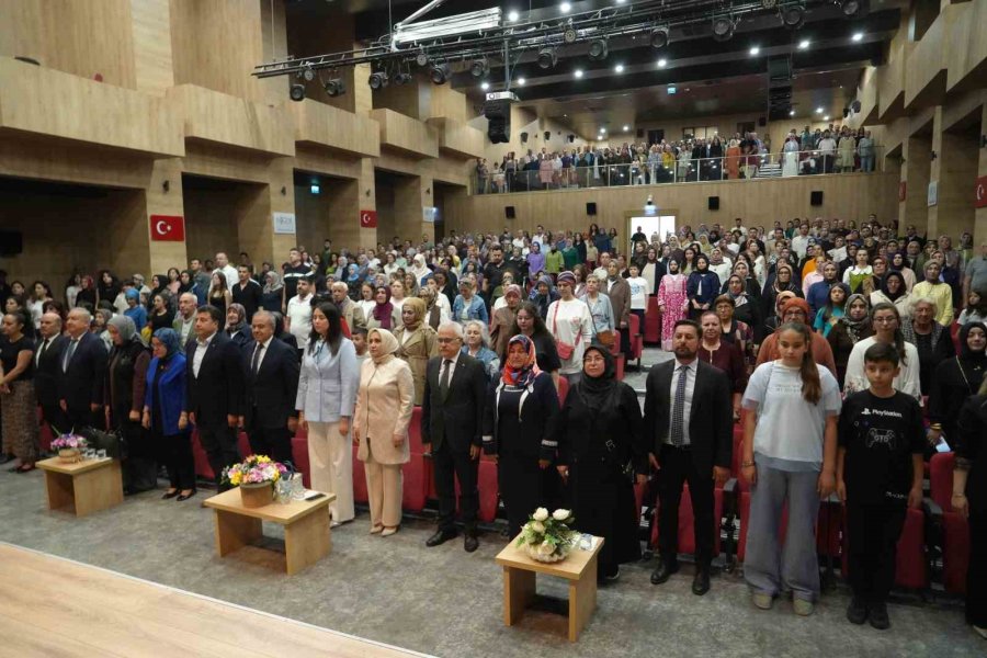 ’nahita’nın Renkleri Defilesi’ Büyük Beğeni Topladı