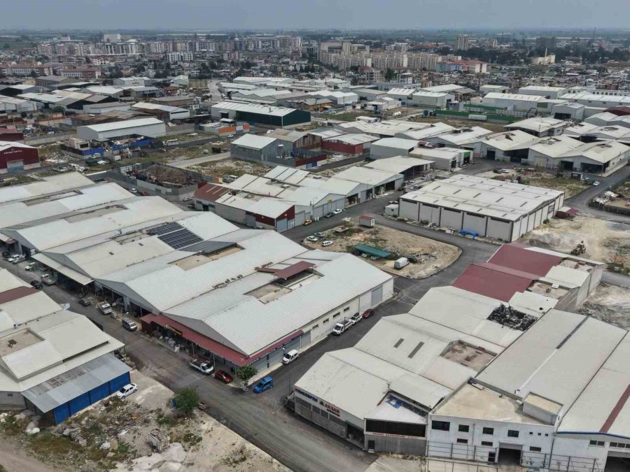Tarsus’ta 23 Sokakta Sıcak Asfalt Çalışması