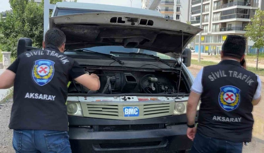 Aracına Sahte Plaka Taktı, Yakalanınca "işimiz Acildi" Dedi