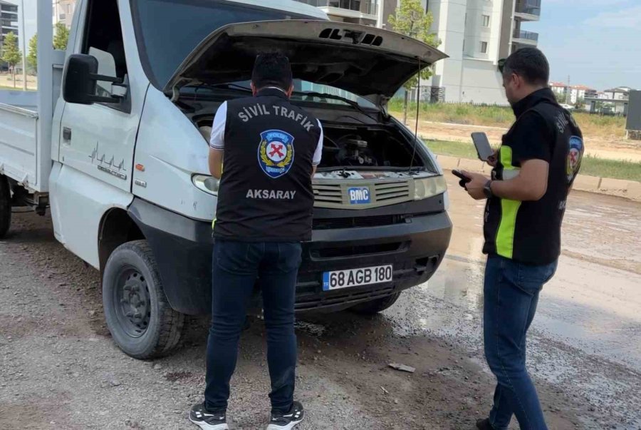 Aracına Sahte Plaka Taktı, Yakalanınca "işimiz Acildi" Dedi