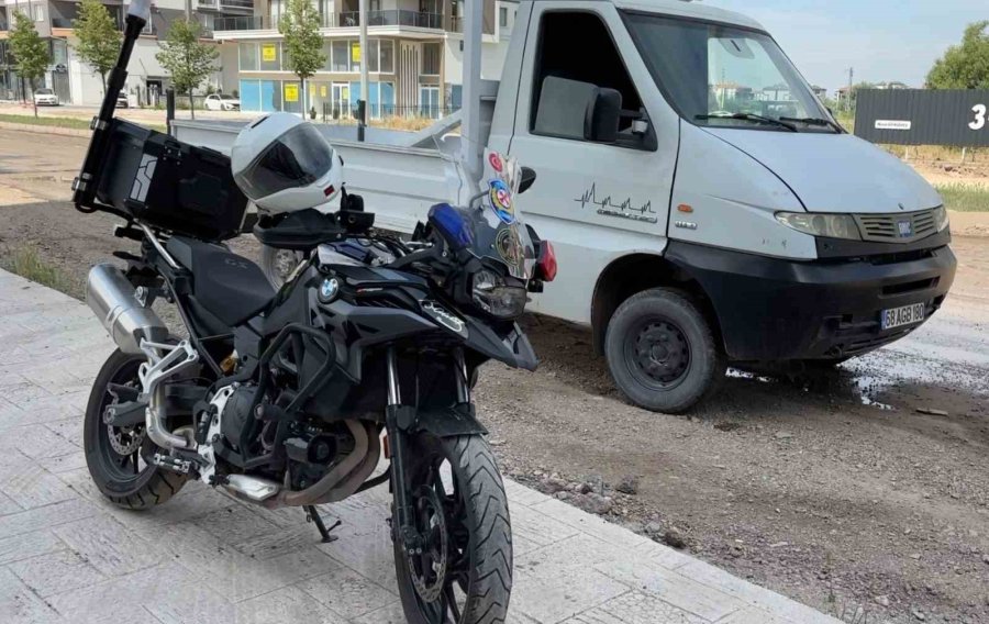 Aracına Sahte Plaka Taktı, Yakalanınca "işimiz Acildi" Dedi
