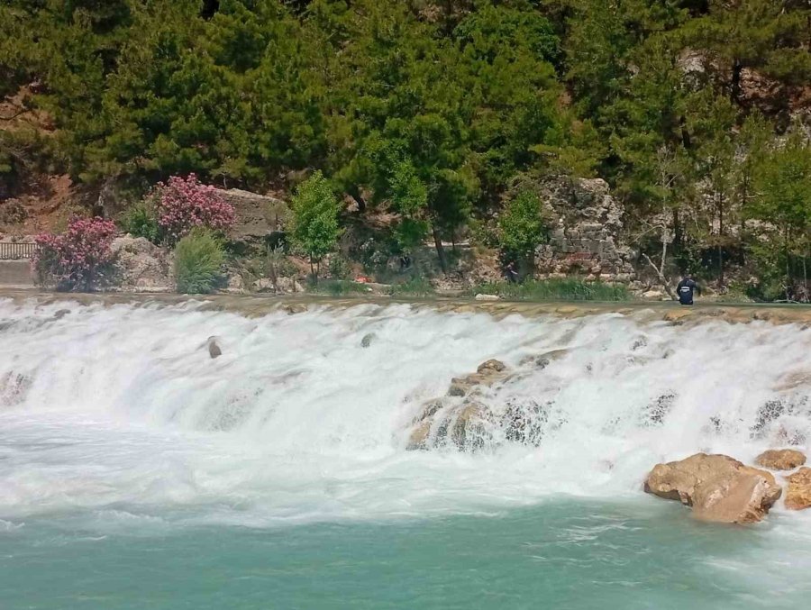 Serinlemek İçin Girdiği Çayda Kaybolan Genç İçin Arama Çalışmaları Başlatıldı