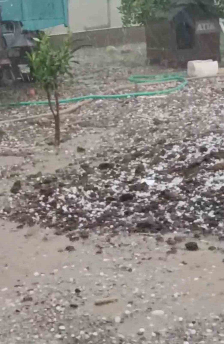 Kumluca’da Aniden Bastıran Dolu Yağışı Etkili Oldu