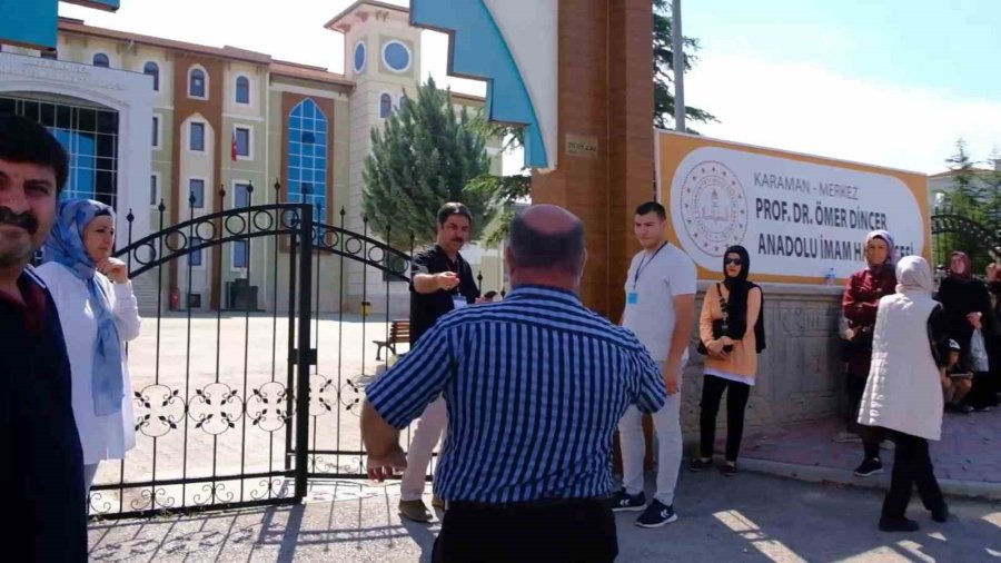 Karaman’da Lgs Heyecanı: Kimliğini Unutan Öğrencilerin Yardımına Polis Ve Veliler Koştu