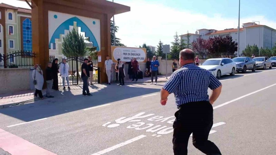 Karaman’da Lgs Heyecanı: Kimliğini Unutan Öğrencilerin Yardımına Polis Ve Veliler Koştu