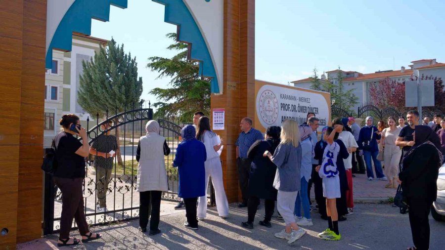 Karaman’da Lgs Heyecanı: Kimliğini Unutan Öğrencilerin Yardımına Polis Ve Veliler Koştu