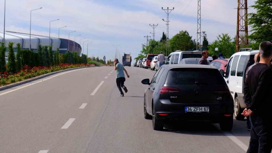 Karaman’da Lgs Heyecanı: Kimliğini Unutan Öğrencilerin Yardımına Polis Ve Veliler Koştu