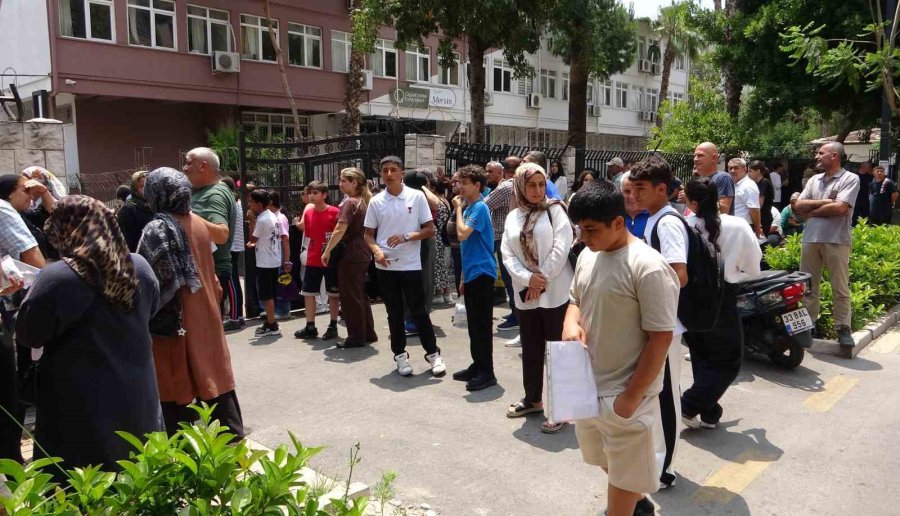 Mersin’de Lgs Sona Erdi, Öğrenciler Sınavı Değerlendirdi
