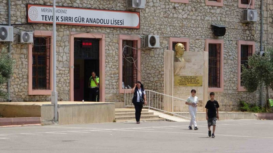 Mersin’de Lgs Sona Erdi, Öğrenciler Sınavı Değerlendirdi