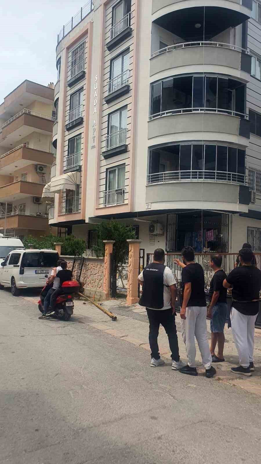 Tarsus’ta Halat Koptu, 2 İşçi Yaralandı