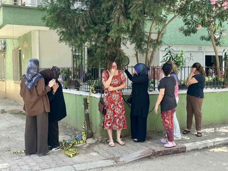 Öğretmen Çiftin Evinden Çıkan Cenazeler Gözyaşları Arasında Morga Kaldırıldı