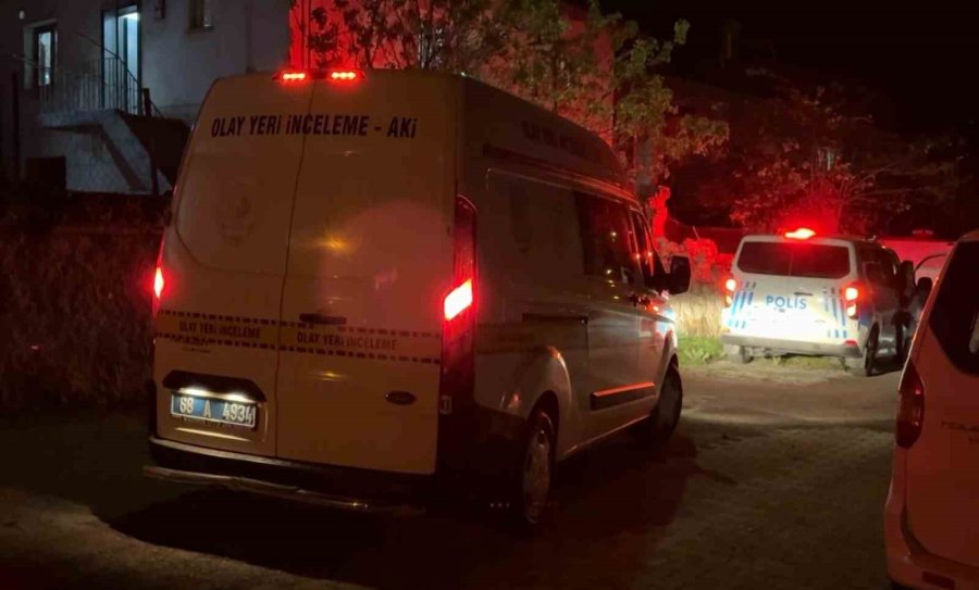 Tabancayla Evine Ateş Açtı, Kadın Ve Çocukları Kades Çağrısı İle Polis Kurtardı