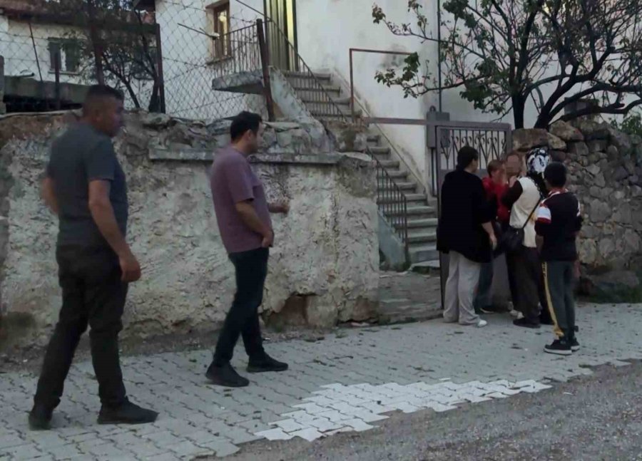 Tabancayla Evine Ateş Açtı, Kadın Ve Çocukları Kades Çağrısı İle Polis Kurtardı