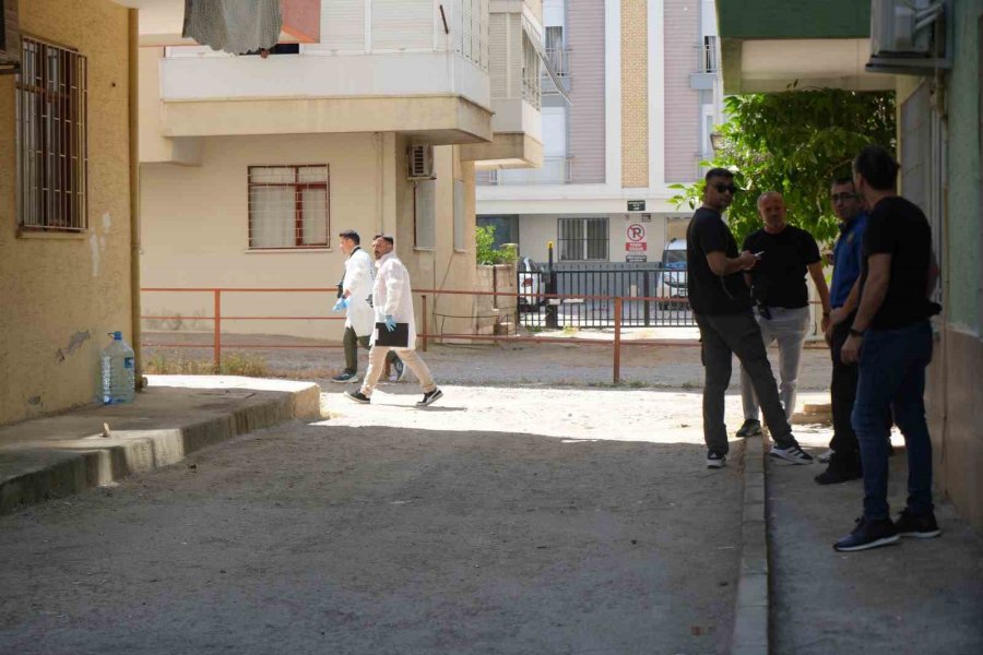 Öğretmen Koca 3 Çocuk Annesi Öğretmen Eşini Ve Kayınpederini Öldürdü