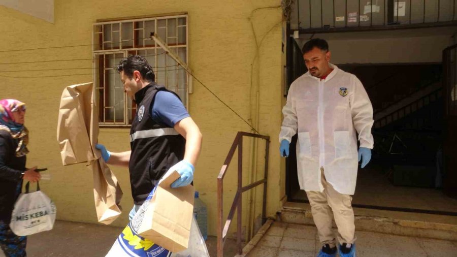 Öğretmen Çiftin Evinden Çıkan Cenazeler Gözyaşları Arasında Morga Kaldırıldı