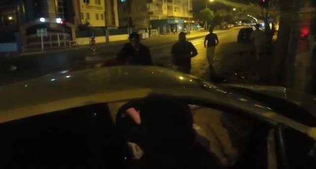 Antalya’da Otomobiller Kavşakta Çarpıştı: 2 Yaralı