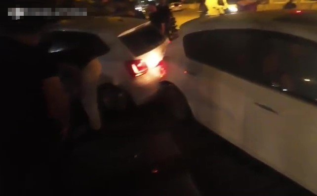 Antalya’da Otomobiller Kavşakta Çarpıştı: 2 Yaralı