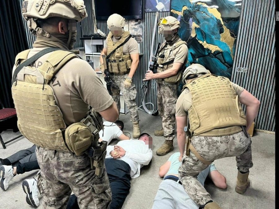 Antalya’da Suç Örgütü Operasyonu: 63 Şüpheli Gözaltına Alındı, 200 Milyon Tl’lik Malvarlığını El Konuldu