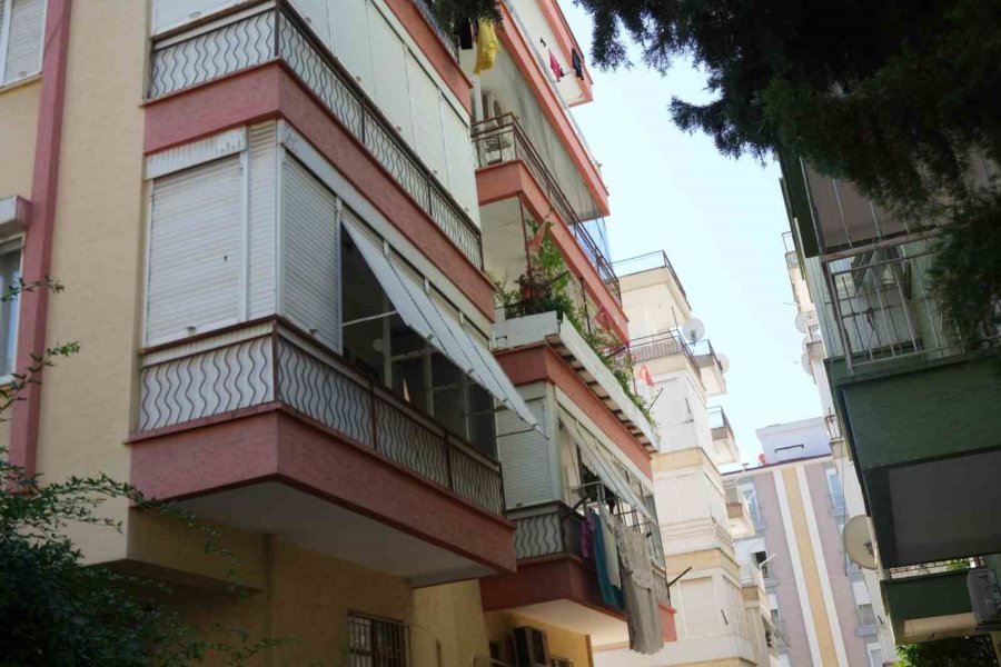 Öğretmen Koca 3 Çocuk Annesi Öğretmen Eşini Ve Kayınpederini Öldürdü