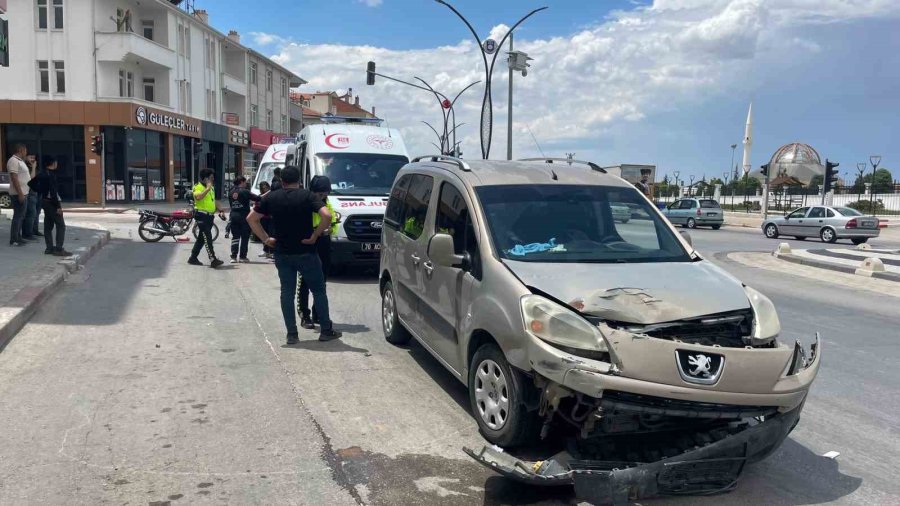 Motosikletteki 2 Kişinin Ölümden Döndüğü Kaza Kamerada