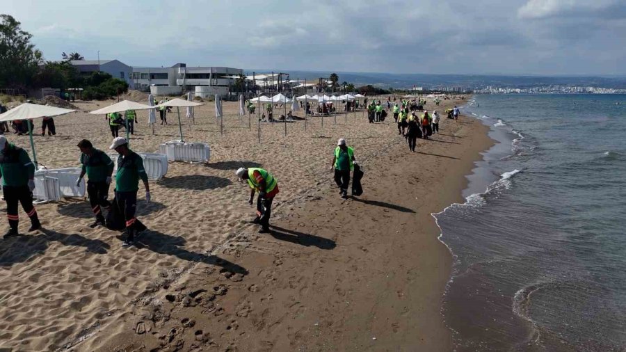 Mersin’de Sahiller Çevre Haftasında Temizlendi