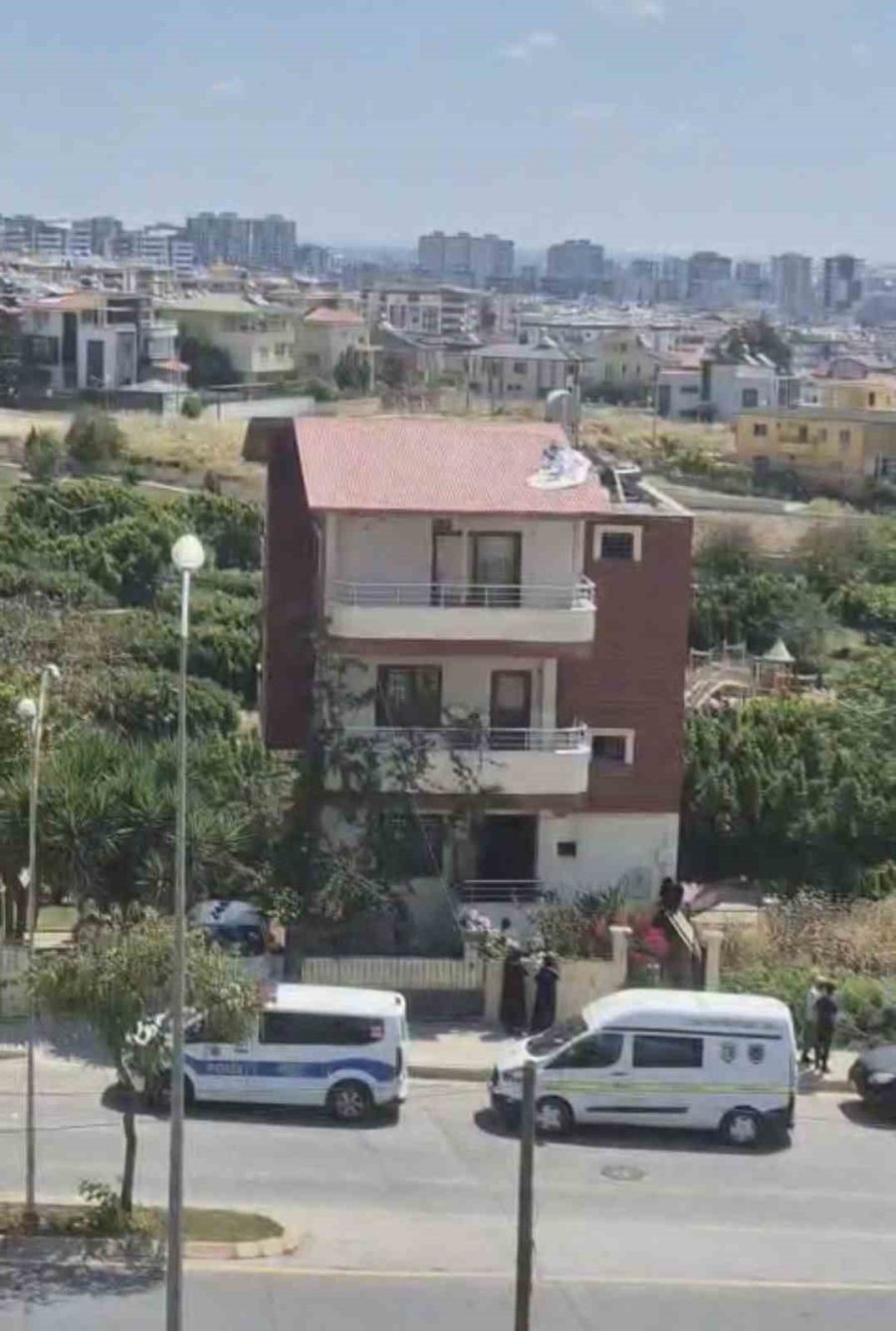 Merdivenden Düşen Yaşlı Adam Hayatını Kaybetti
