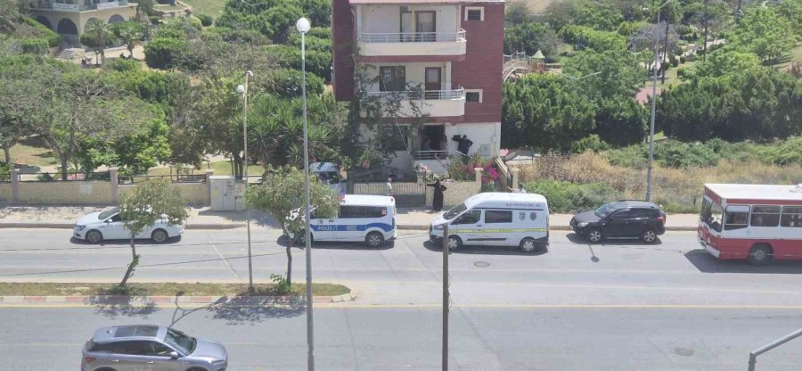 Merdivenden Düşen Yaşlı Adam Hayatını Kaybetti