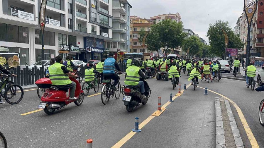 Niğde’de Yüzlerce Bisiklet Tutkunu Sağlıklı Yaşam İçin Pedal Çevirdi