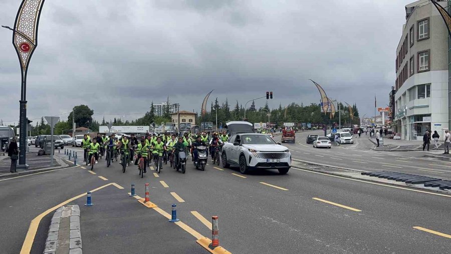 Niğde’de Yüzlerce Bisiklet Tutkunu Sağlıklı Yaşam İçin Pedal Çevirdi