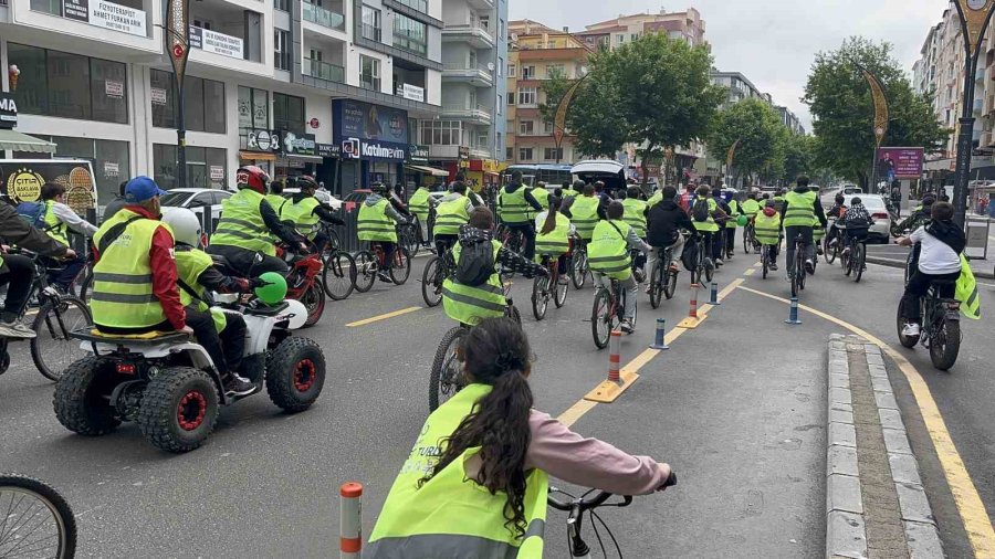 Niğde’de Yüzlerce Bisiklet Tutkunu Sağlıklı Yaşam İçin Pedal Çevirdi