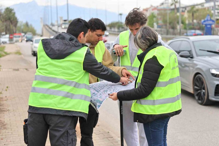 Gazi Bulvarı’nda Trafik Akışını Rahatlatmak İçin Çalışma Başlatıldı