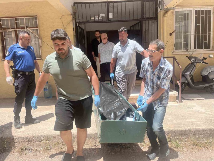 Tayin Tartışmasında Öğretmen Eşi Ve Kayınpederini Pompalı Tüfekle Öldüren Zanlı Adliyeye Sevk Edildi