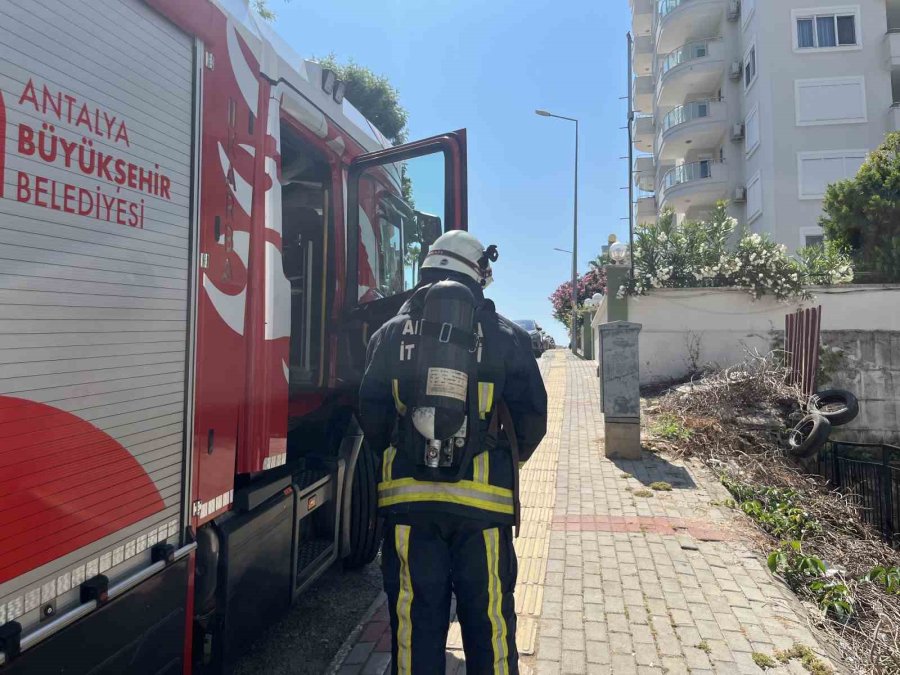 Alanya’da Apartman Dairesinde Çıkan Yangın Korkuttu