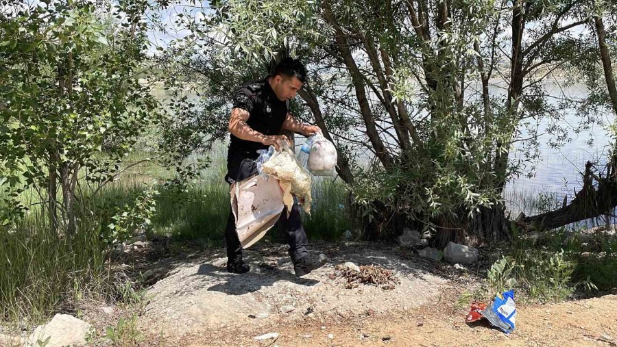 Dalgıç Polislerden Çevreye Örnek Davranış