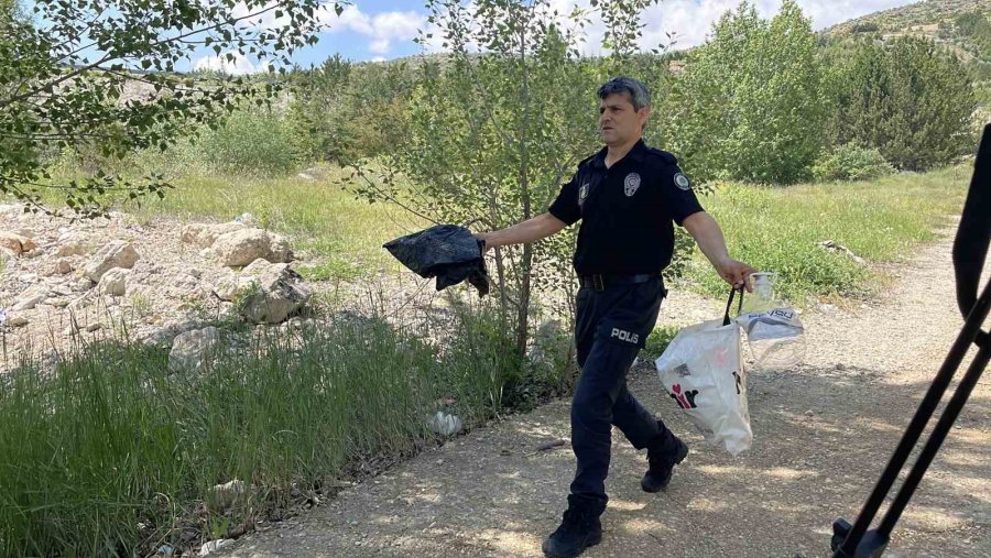 Dalgıç Polislerden Çevreye Örnek Davranış